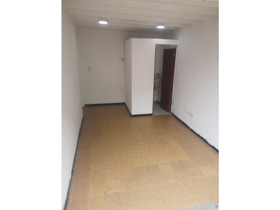 ARRIENDA LOCAL CON SERVICIOS INCLUIDOS EN LOS ALCAZARES