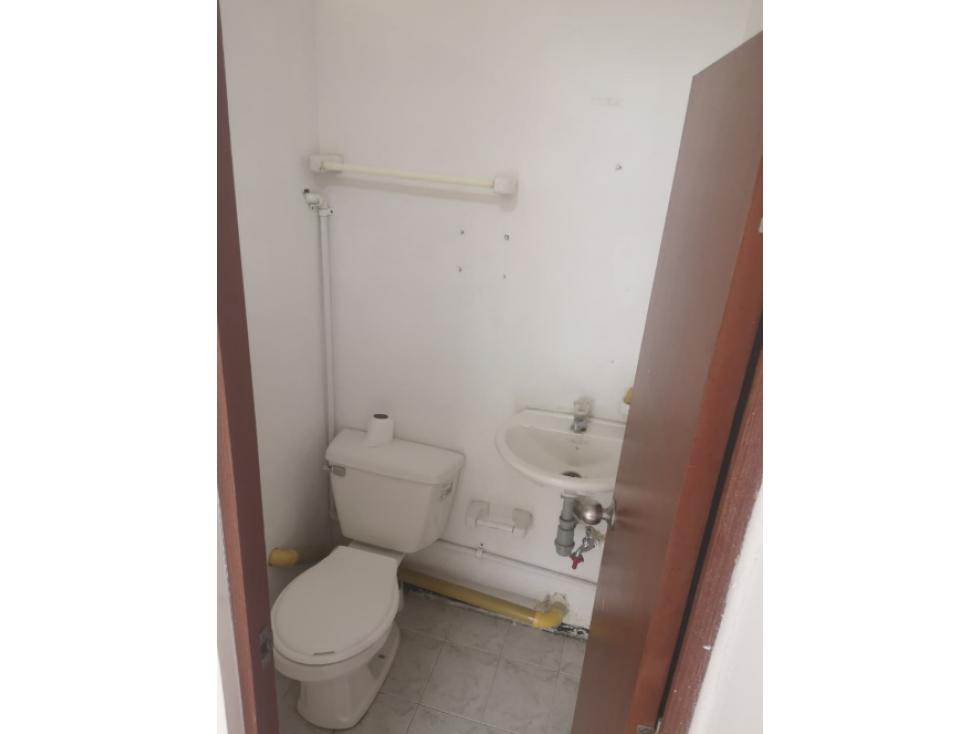 ARRIENDA LOCAL CON SERVICIOS INCLUIDOS EN LOS ALCAZARES — foto 2