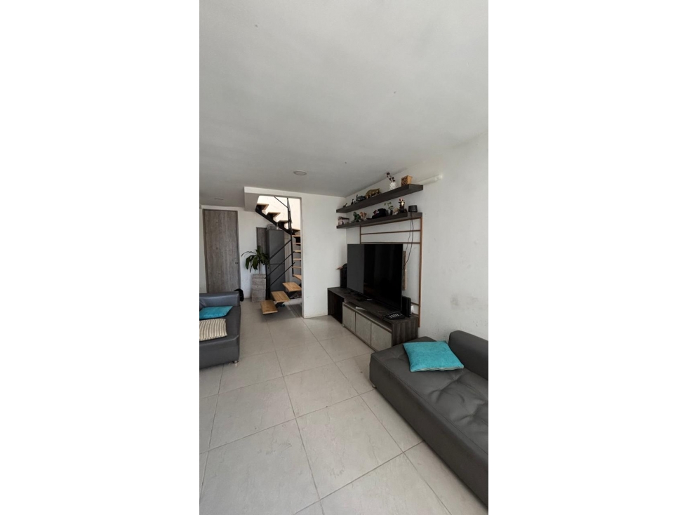 VENDE CASA BAJO TABLAZO