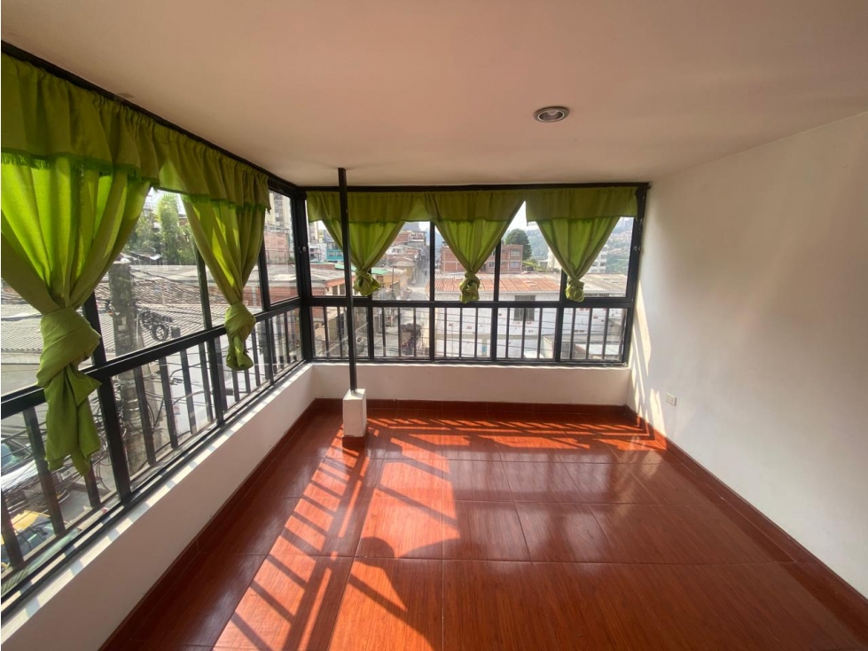 VENTA CASA CON RENTA VILLAMARIA