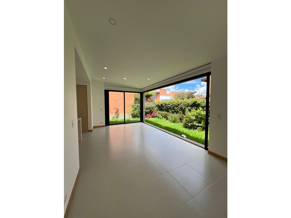 Hermosa Casa disponible para Renta, en el Retiro.