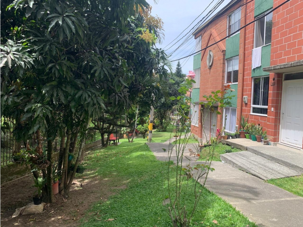 VENTA DE CASA BI FAMILIAR AL LADO DEL CLUB EL RODEO ALTO — foto 3