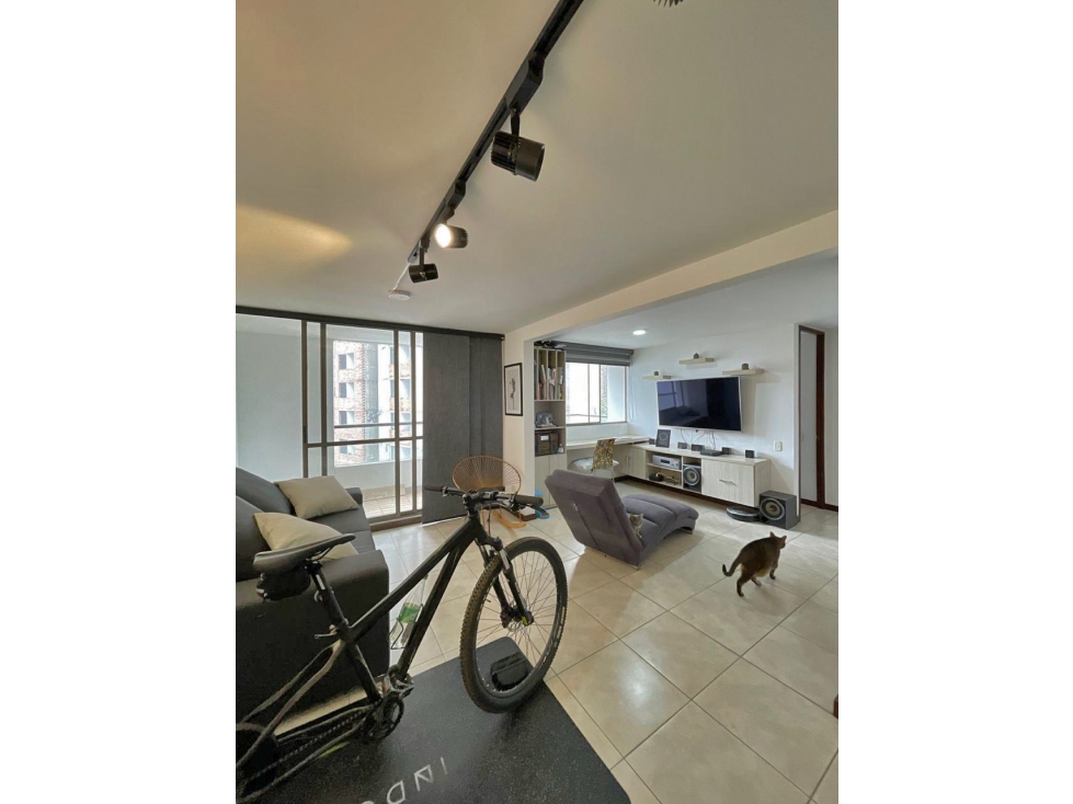 Apartamento disponible para Venta. Envigado alto de las Flores.