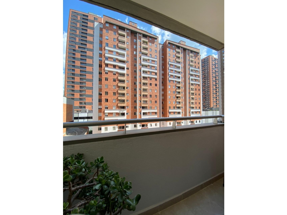 Apartamento remodelado para Venta en el Poblado, sector Ciudad del Río — foto 2
