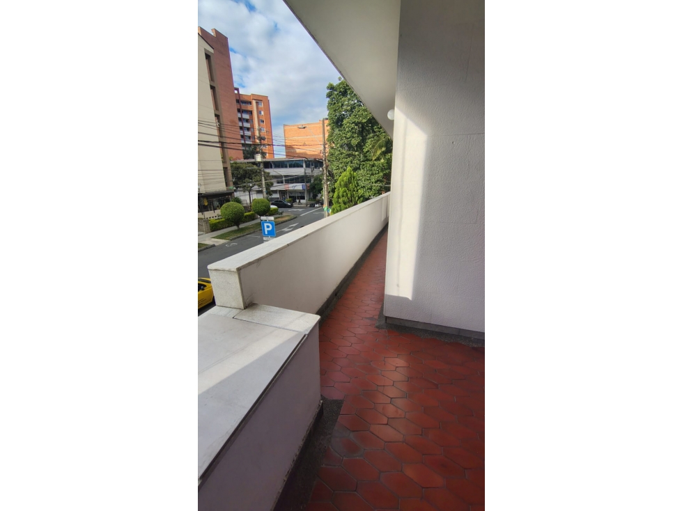 VENTA APARTAMENTO OPORTUNIDAD A UNA CUADRA DE LA BOLIVARIANA — foto 2