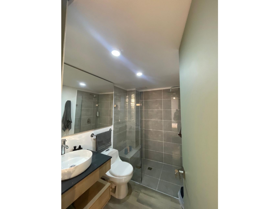 Apartaestudio un solo ambiente Renta amoblado, Laureles Santa Gema. — foto 2