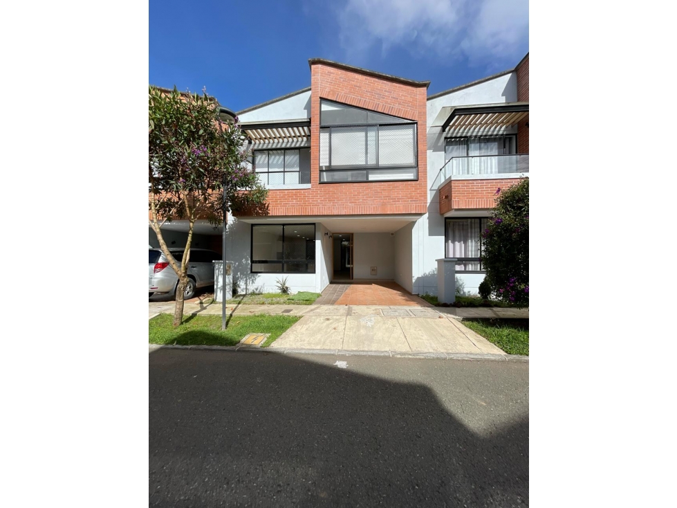 Casa disponible para Arriendo tradicional la Ceja, sector el Viva.
