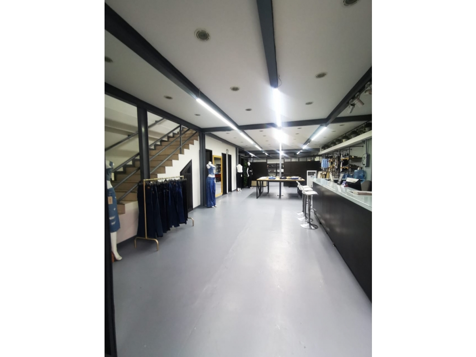 Amplia Bodega para Venta (3 niveles), Sector Guayabal