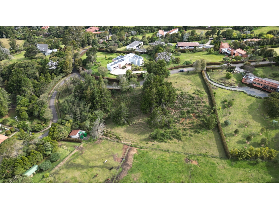 Casa en Alto Palmas con amplio Lote