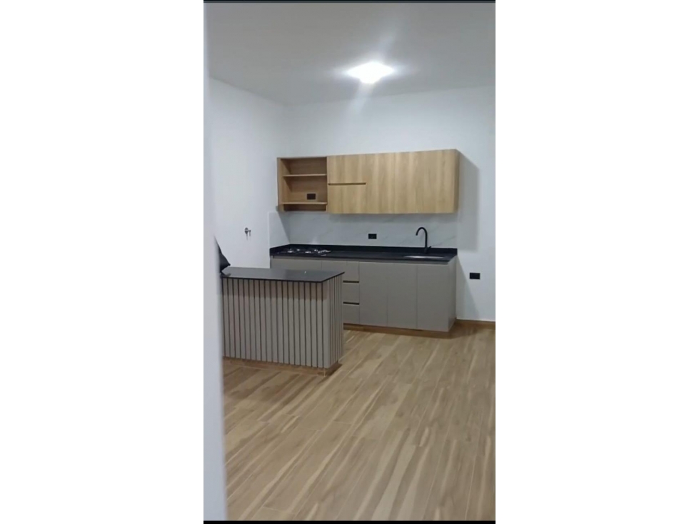 VENTA CASA EN SANTA TERESITA LAURELES