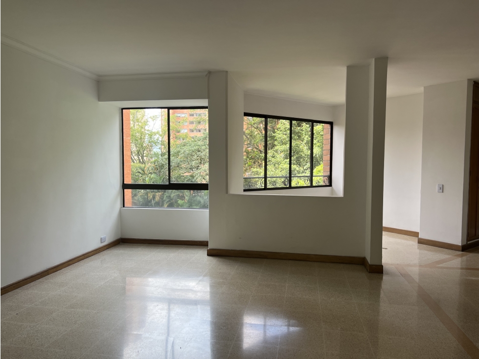 AMPLIO APARTAMENTO CERCA AL TESORO