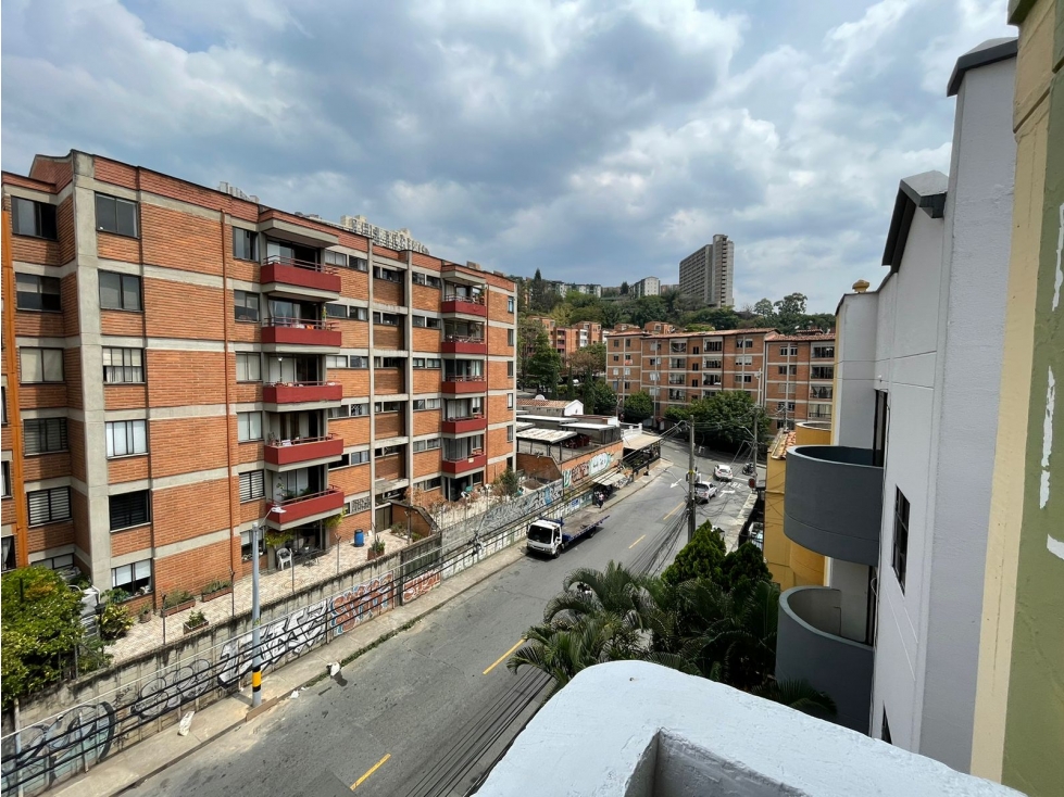 CASA EN CALASANZ EN EDIFICIO EXCELENTE AREA Y UBICACION