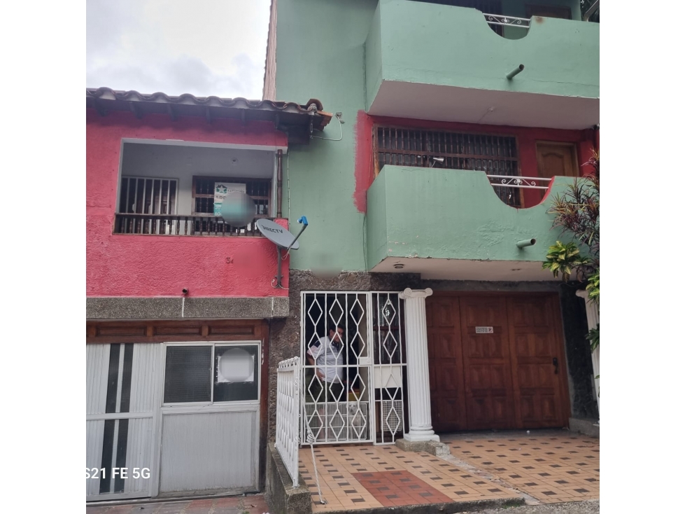 Laureles Santa Teresita Casa 3 Niveles para tu Empresa o Familia — foto 5