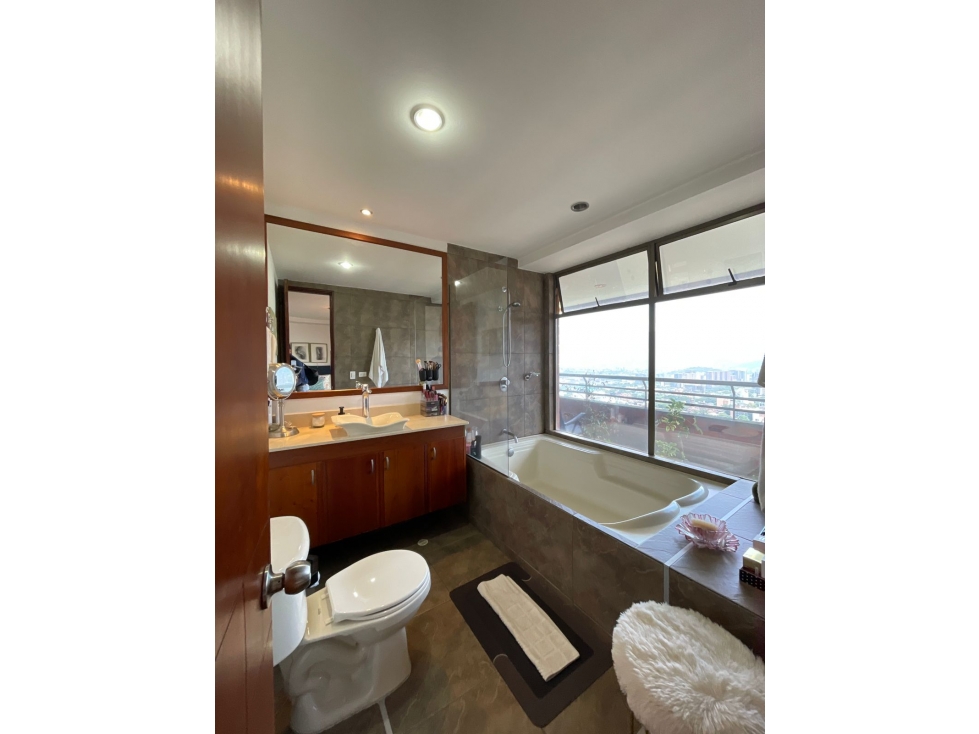 Apartamento disponible para arriendo tradicional Poblado, la Tomatera