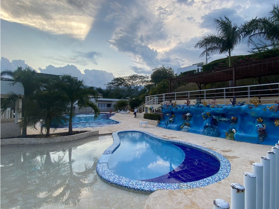 Lote Urbanizado con casa terminda parcialmente - Santa Fe de Antioquia