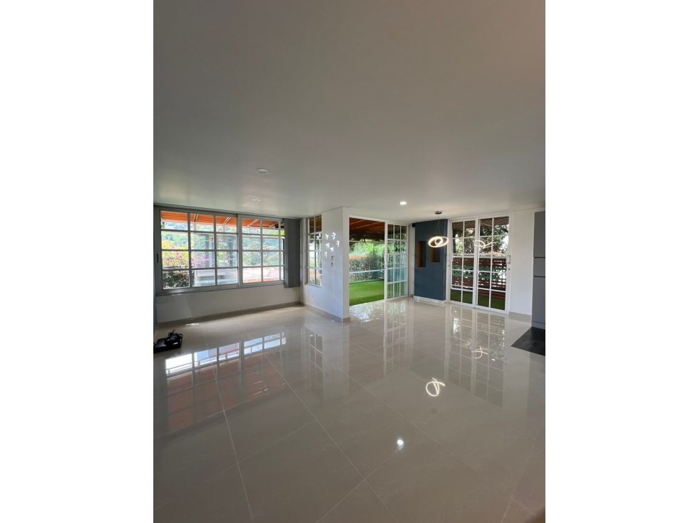 Espectacular Casa disponible para Renta ubicada en el Retiro. — foto 2