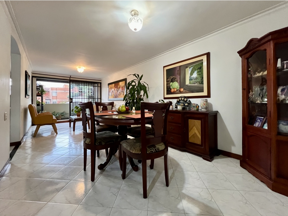 AMPLIO APARTAMENTO EN VENTA MUY CERCA A LOS MOLINOS