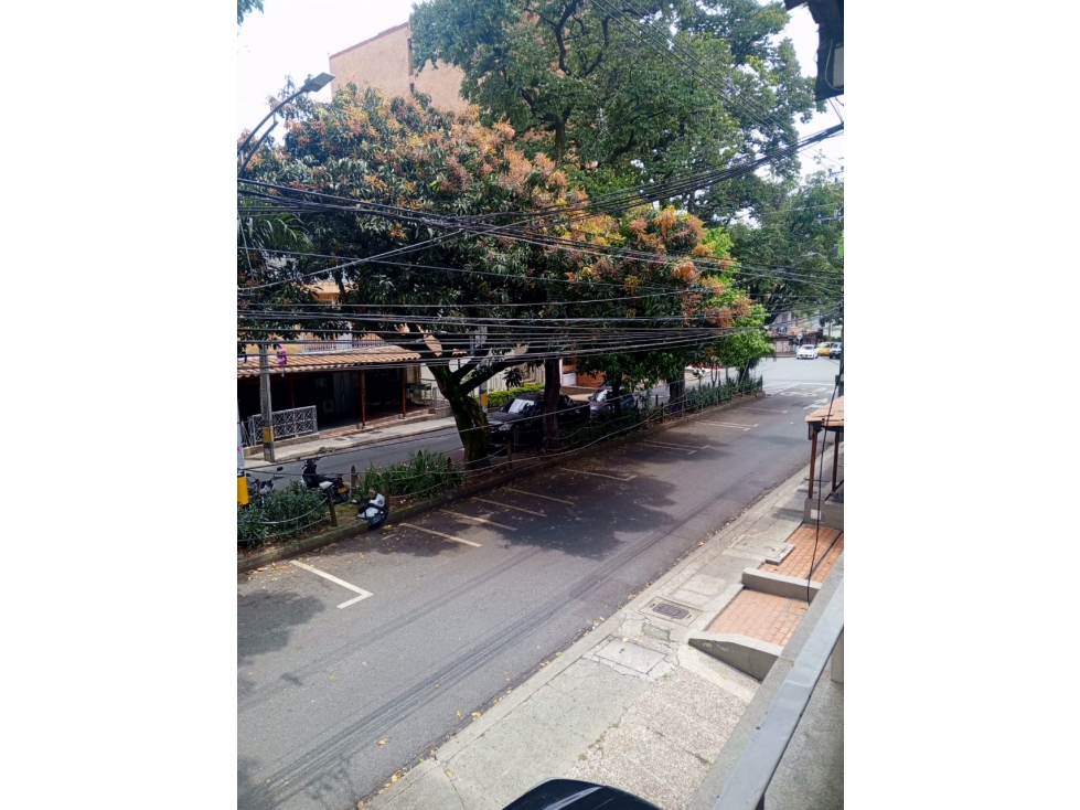 VENTA CASA LOTE EN LAURELES POR EL PRIMER PARQUE. — foto 2