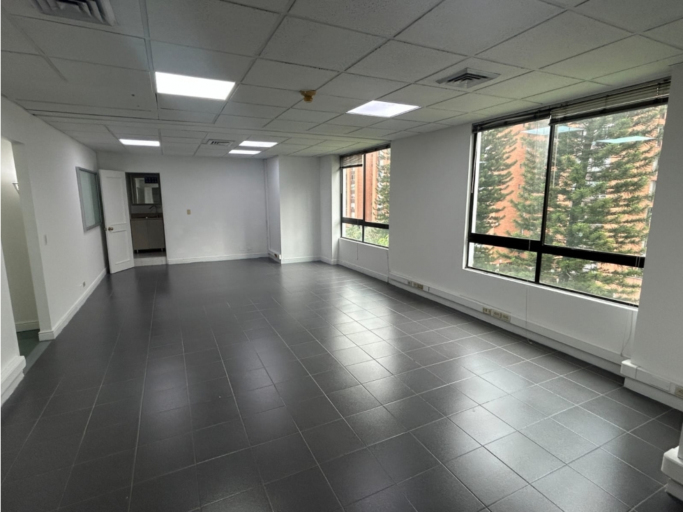 VENTA OFICINAS EN LA AGUACATALA MEDELLIN — foto 2