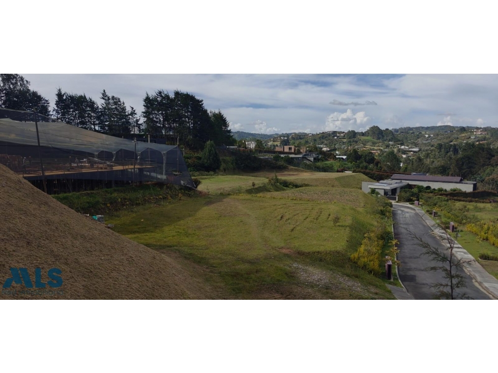 Lote en Venta en exclusiva parcelación en el Alto de las Palmas — foto 4