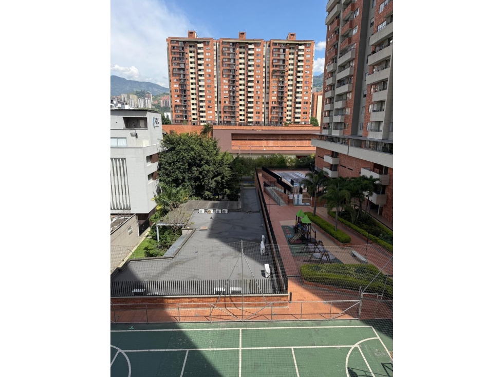 VENTA APARTAMENTO EN LOS COLORES MEDELLIN — foto 2