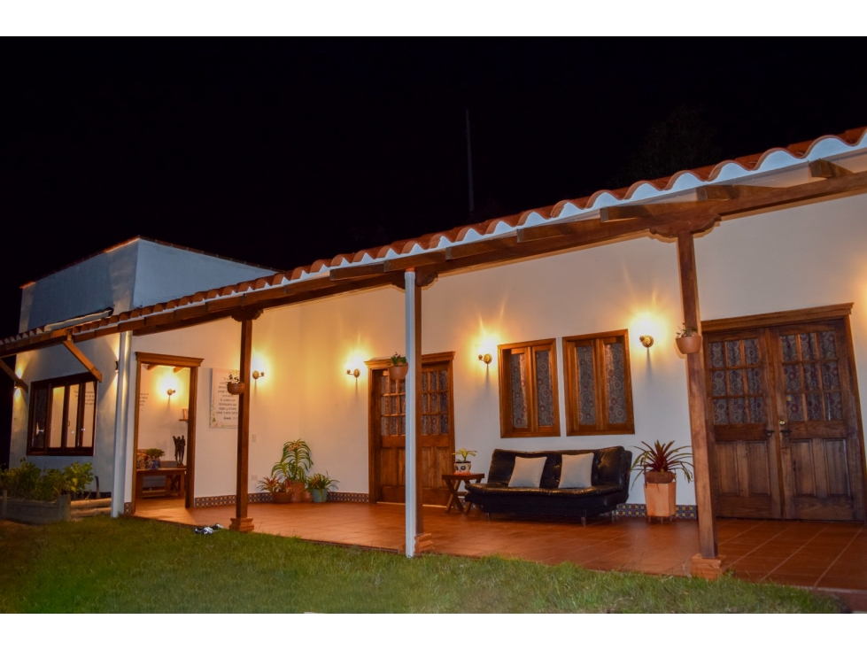 VENTA HERMOSA CASA FINCA GUATAPE - EL PEÑOL