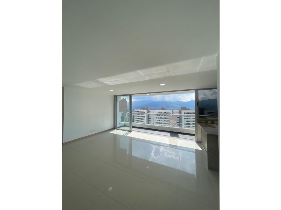 Apartamento disponible en Arriendo tradicional. Poblado Loma del Indio