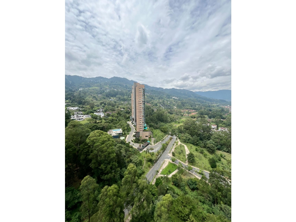 Para Venta Espectacular Apartamento. El Poblado Los Balsos No. 2