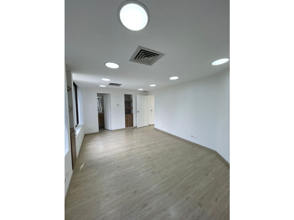 Oficina disponible para arriendo tradicional en Poblado, Milla de oro — foto 5
