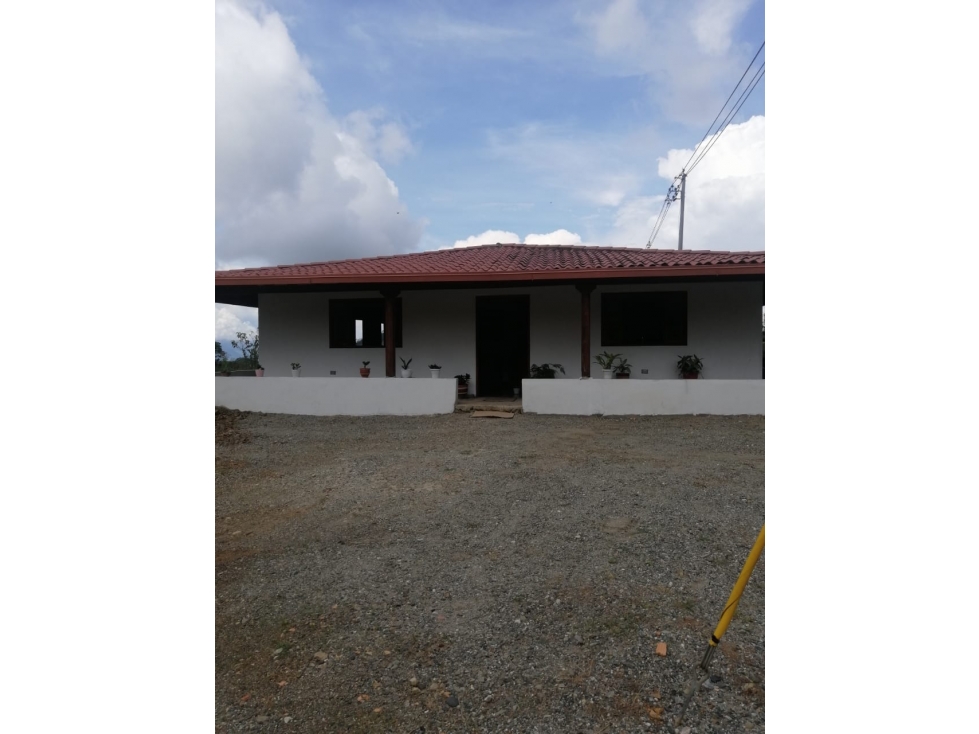 VENTA DE CASA CAMPESTRE ENTRE TARSO Y PEBLO RICO ANTIOQUIA