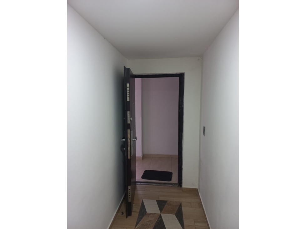 VENTA CASA PRIMER PISO A UNA CUADRA DE LA IGLESIA SANJOAQUIN — foto 5