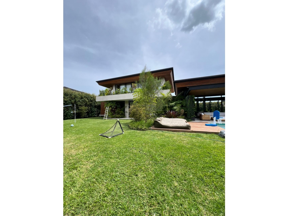 Espectacular Casa Campestre amoblada para arriendo en Llanogrande. - 2