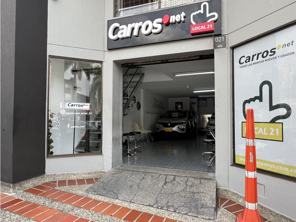 LOCAL CON EXCELENTE VITRINA EN EL C.C. AUTOMOTRIZ
