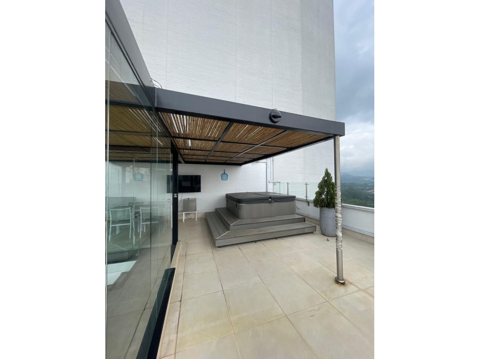 Penthouse disponible para Arriendo amoblado, Poblado sector San Lucas.