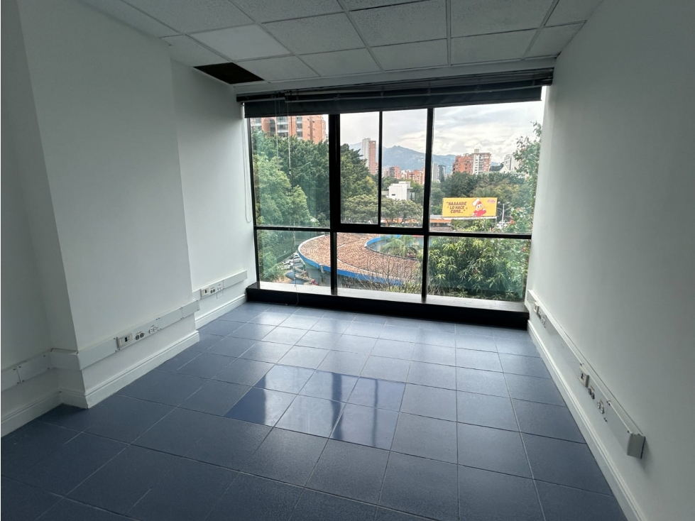 VENTA OFICINAS EN LA AGUACATALA MEDELLIN — foto 4