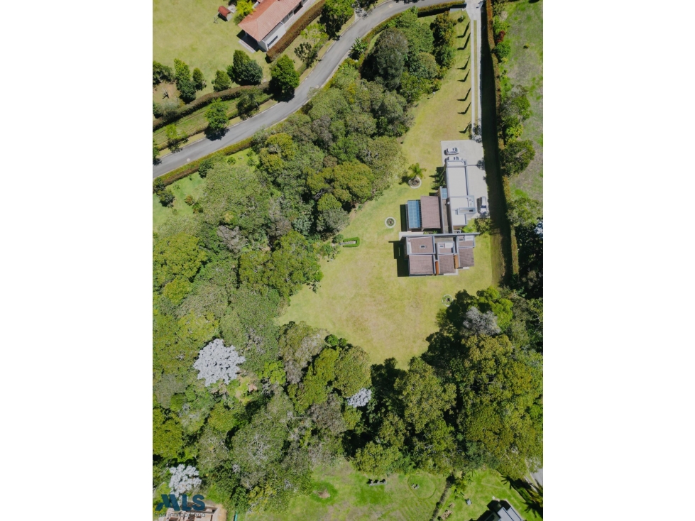 HERMOSA FINCA RECREATIVA EN LA CEJA EL CAPIRO — foto 4