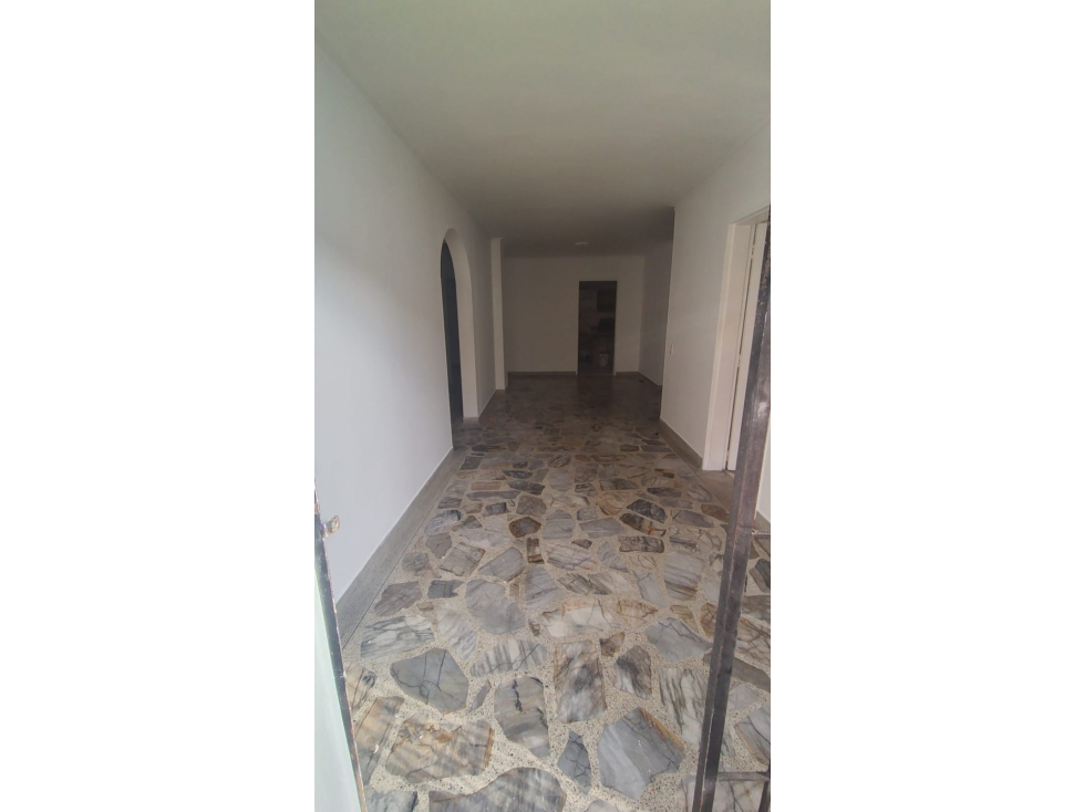 VENTA APARTAMENTO OPORTUNIDAD A UNA CUADRA DE LA BOLIVARIANA — foto 6