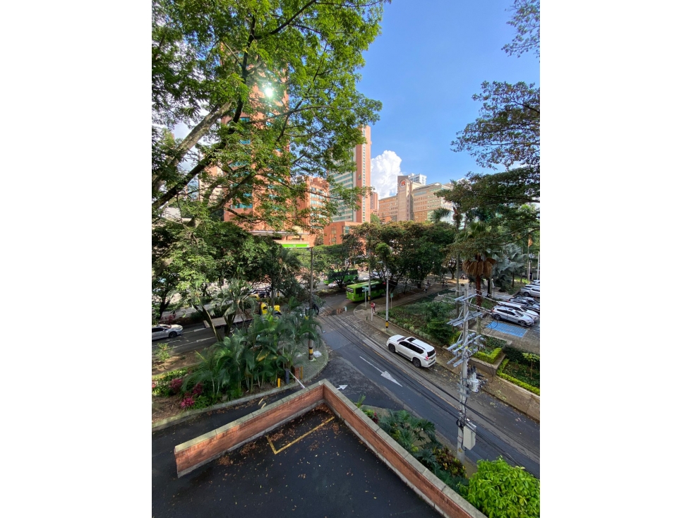 Oficina disponible para arriendo amoblado en el Poblado, Milla de oro