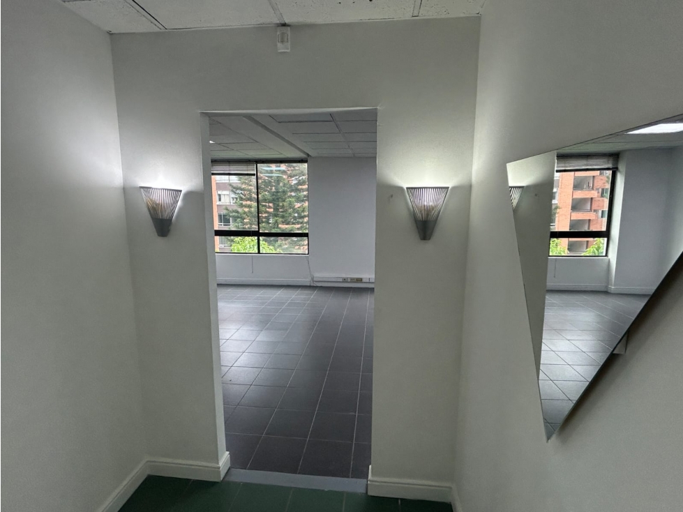 VENTA OFICINAS EN LA AGUACATALA MEDELLIN — foto 5