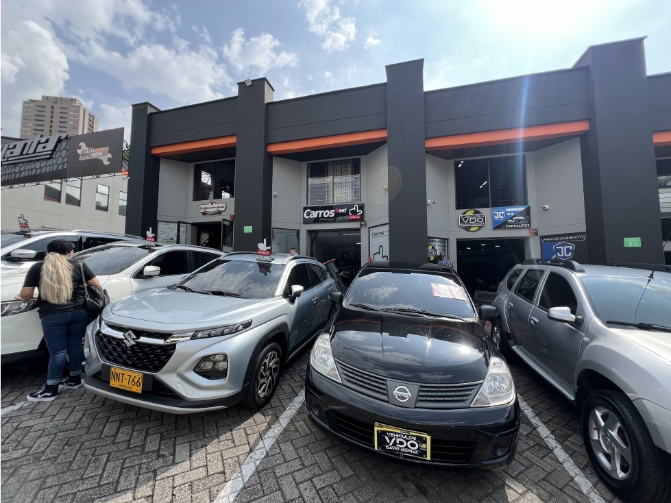 LOCAL CON EXCELENTE VITRINA EN EL C.C. AUTOMOTRIZ — foto 6