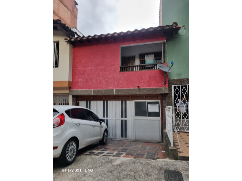 Laureles Santa Teresita Casa 3 Niveles para tu Empresa o Familia — foto 3