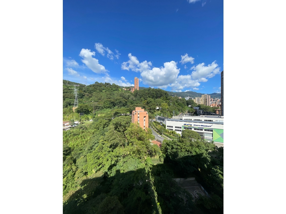Apartamento disponible para Arriendo tradicional. Poblado Castropol.