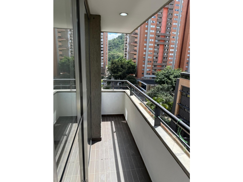 VENTA APARTAMENTO EN LOS COLORES MEDELLIN