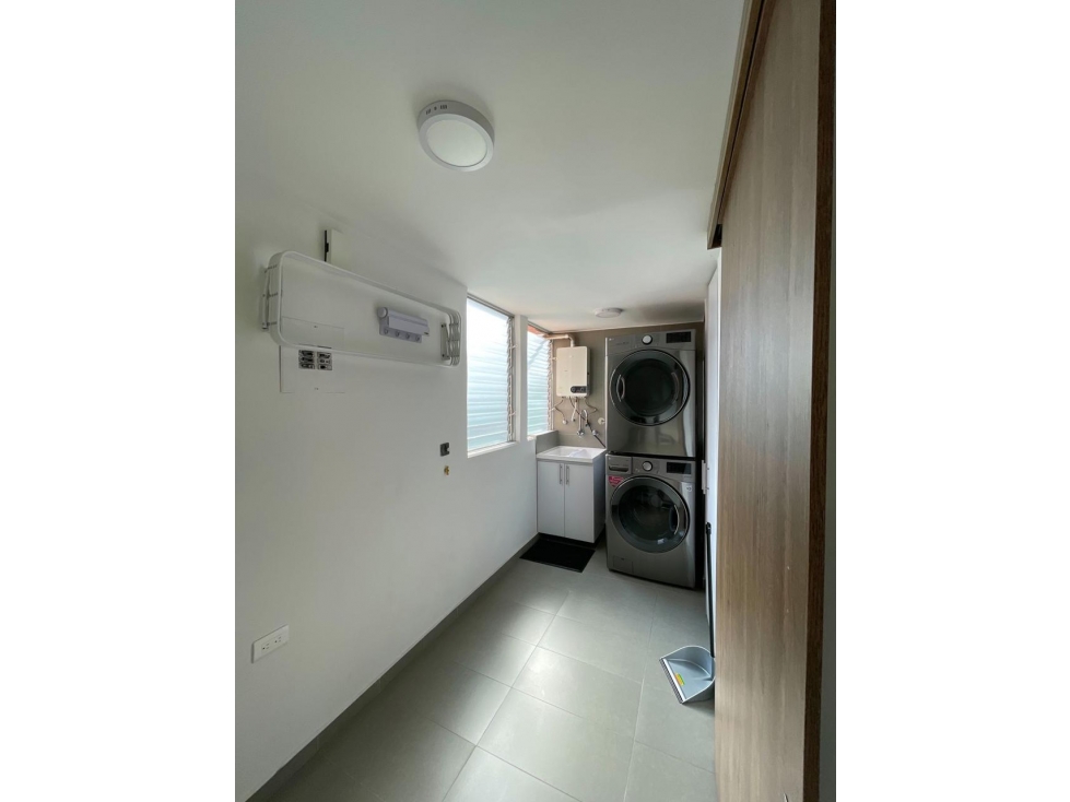 Apartamento, para Renta Amoblado. Poblado, Inferior con los Balsos. — foto 5