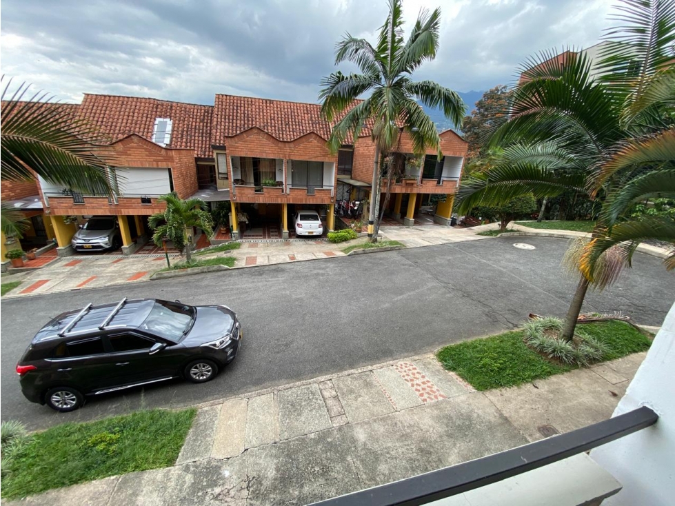 VENTA CASA DE 3 NIVELES EN ENVIGADO