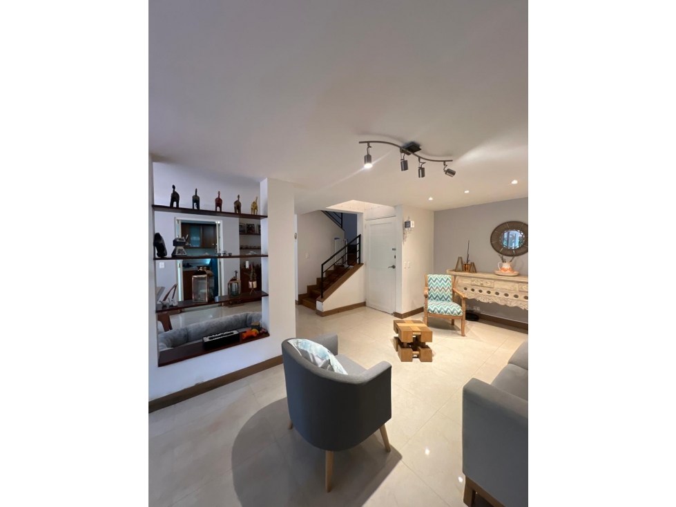 Casa disponible para Renta tradicional o Amoblada en el Tesoro.