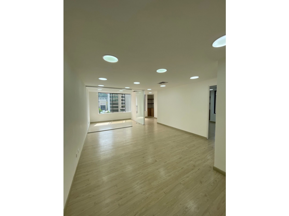 Oficina disponible para arriendo tradicional en Poblado, Milla de oro