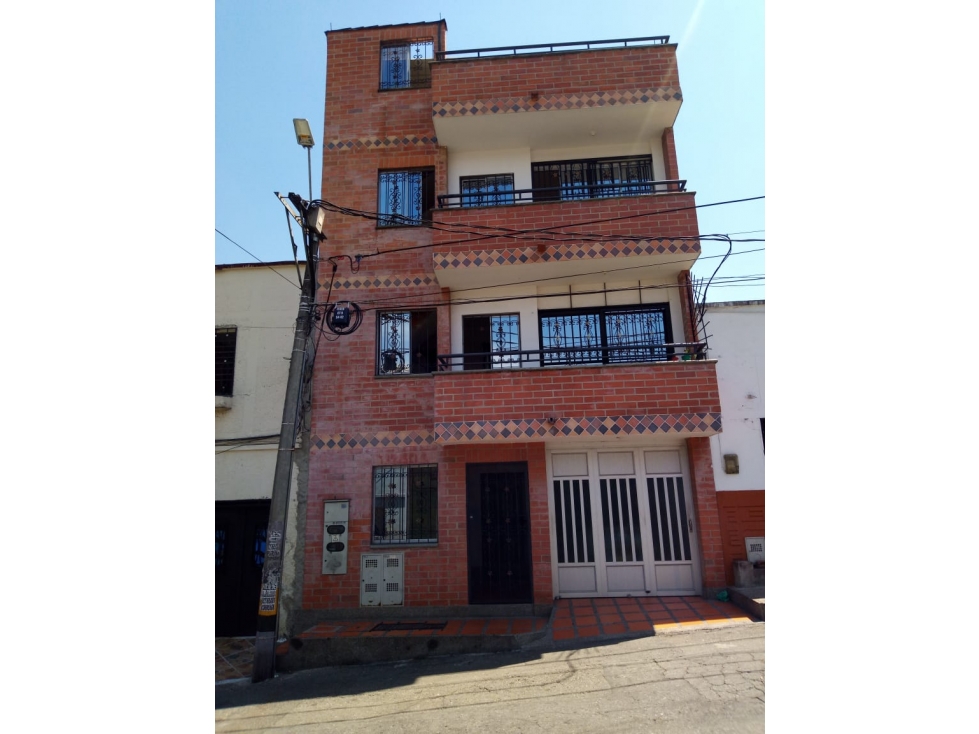 APTO CON EXCELENTE UBICACION PISO 3