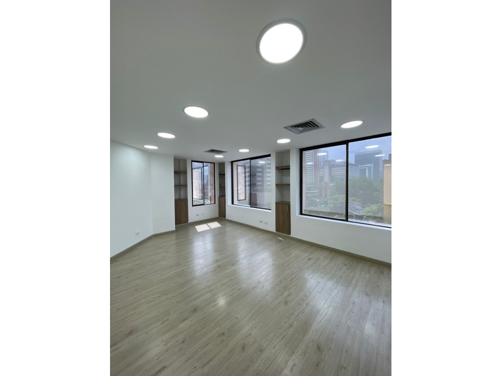 Oficina disponible para arriendo tradicional en Poblado, Milla de oro — foto 3