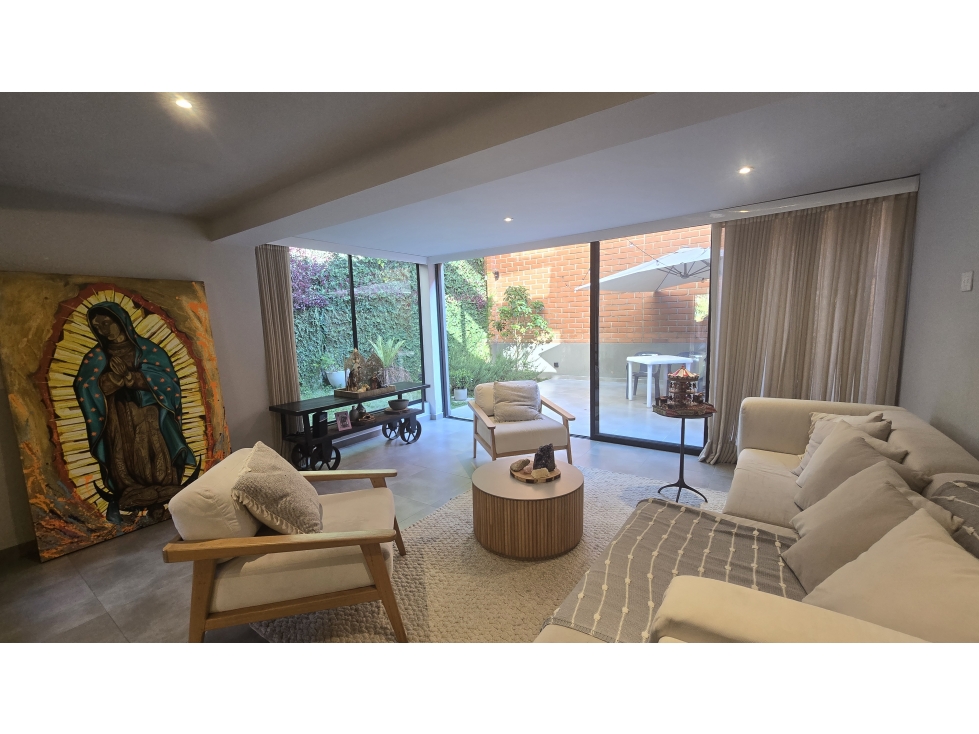 Venta de casa en Envigado cerca al Colegio Benedictinos La Abadía